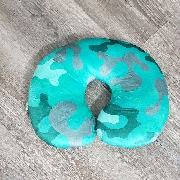 free with any purchase .....Scootz green camouflage neck pillow for travel - Picture 5 of 5